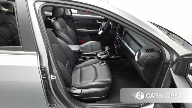 Kia The New K3 2nd generation 2024 Серый из Кореи, фото 3