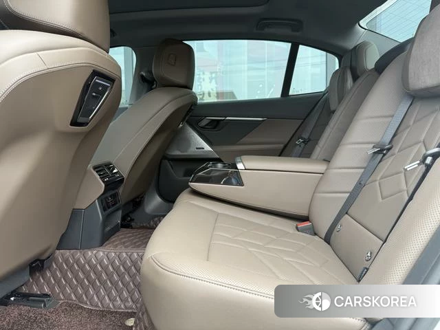 BMW 5 series 2025 Белый из Китая, фото 3