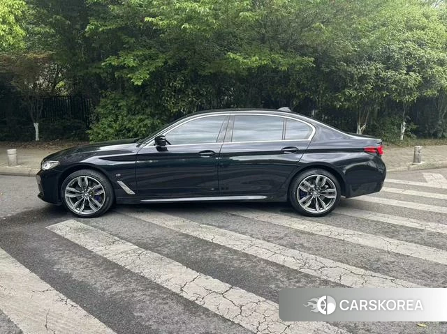BMW 5 series 2022 Черный из Китая, фото 3