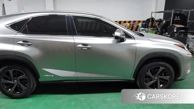 Lexus NX300h 2019 Серебристо-серый из Кореи, фото 3