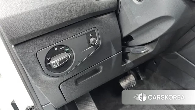 Volkswagen Tiguan Allspace 2023 Белый из Кореи, фото 3