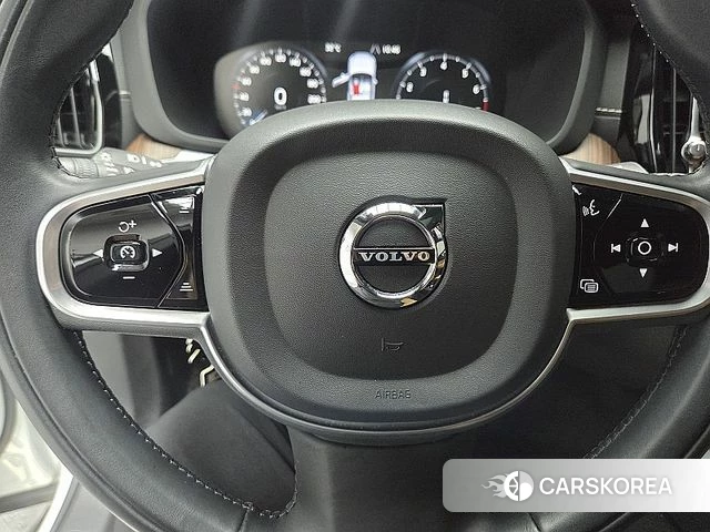 Volvo XC60 second Generation 2021 Белый из Кореи, фото 3