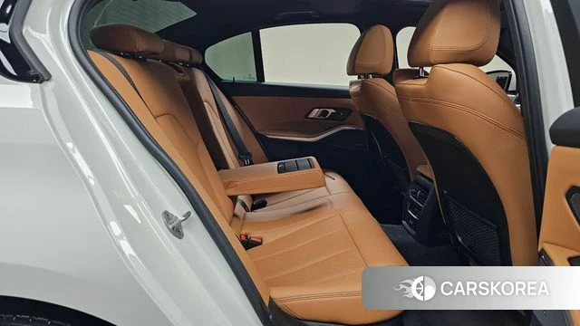 BMW 3 Series (G20) 2023 Белый из Кореи, фото 3