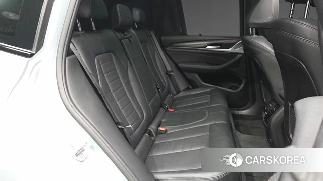 BMW X3 (G01) 2022 Светло-серебряный цвет из Кореи, фото 3