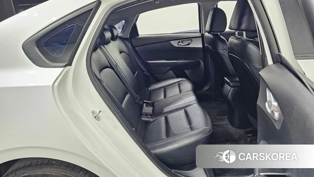 Kia The New K3 2nd generation 2023 Белый из Кореи, фото 3