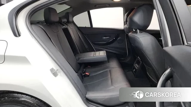 BMW 3 Series (F30) 2018 Белый из Кореи, фото 3