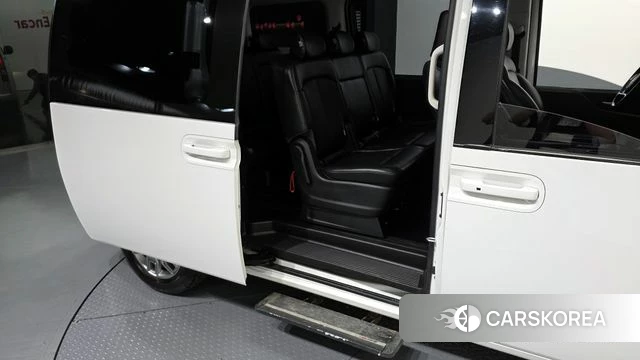 Hyundai Staria 2021 Белый из Кореи, фото 3