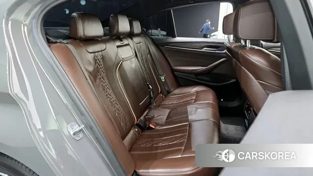 BMW 5 Series (G30) 2020 Серебристо-серый из Кореи, фото 3