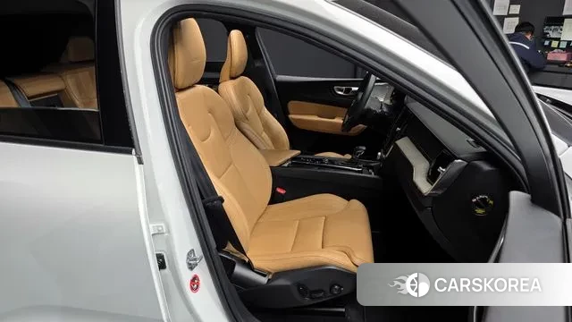 Volvo XC60 second Generation 2020 Белый из Кореи, фото 3