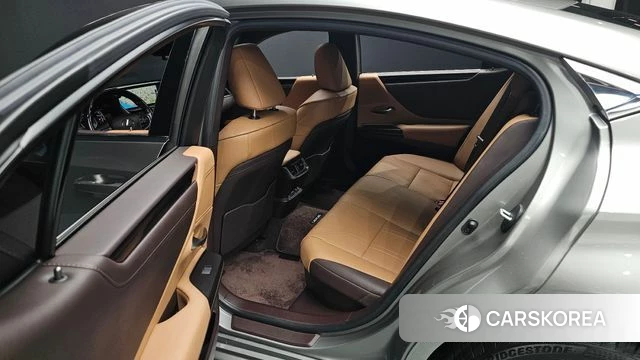 Lexus ES300h 7th generation 2020 Серебристо-серый из Кореи, фото 3