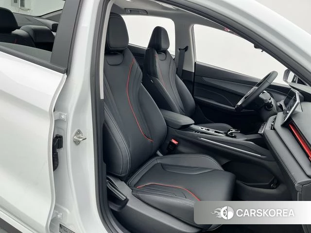 Geely Automobile Binrui 2026 Белый из Китая, фото 3