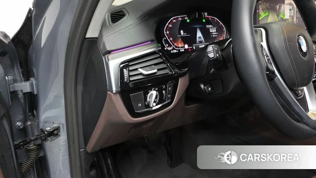 BMW 5 Series (G30) 2023 Серый из Кореи, фото 3