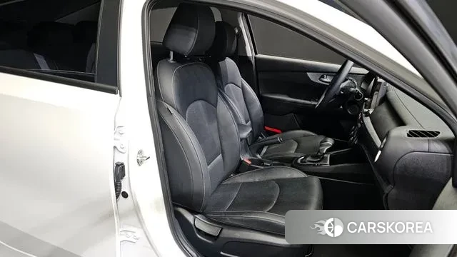 Kia The New K3 2nd generation 2021 Белый из Кореи, фото 3