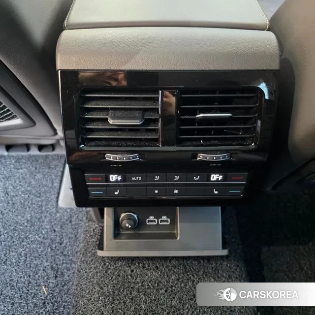 Volkswagen Touareg 3rd generation 2020 Черный из Кореи, фото 3