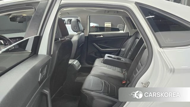 Volkswagen 7th Generation of Jetta 2023 Белый из Кореи, фото 3