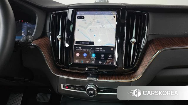 Volvo XC60 second Generation 2023 Белый из Кореи, фото 3