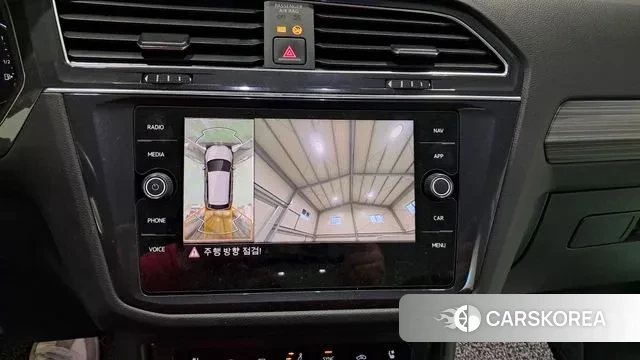 Volkswagen Tiguan Allspace 2023 Черный из Кореи, фото 3