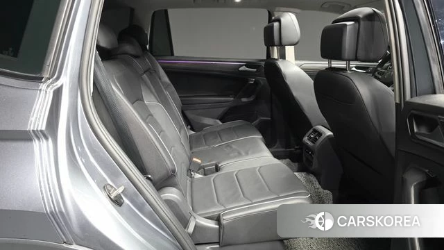 Volkswagen Tiguan Allspace 2022 Серебристо-серый из Кореи, фото 3