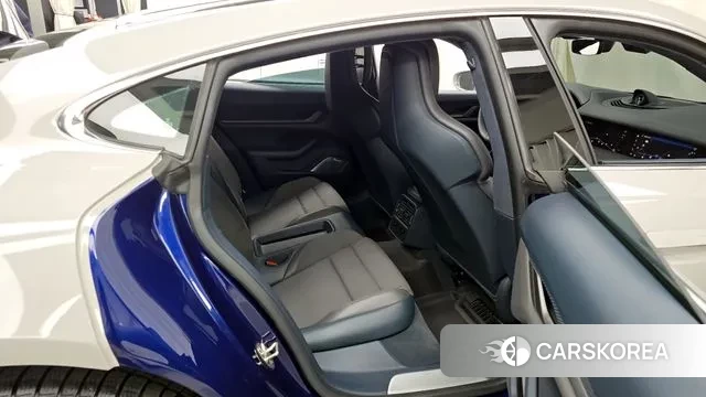 Porsche Taycan 2021 Серебристо-серый из Кореи, фото 3