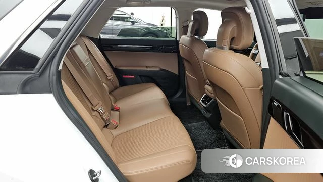 Hyundai Grandeur Hybrid (GN7) 2023 Белый из Кореи, фото 3