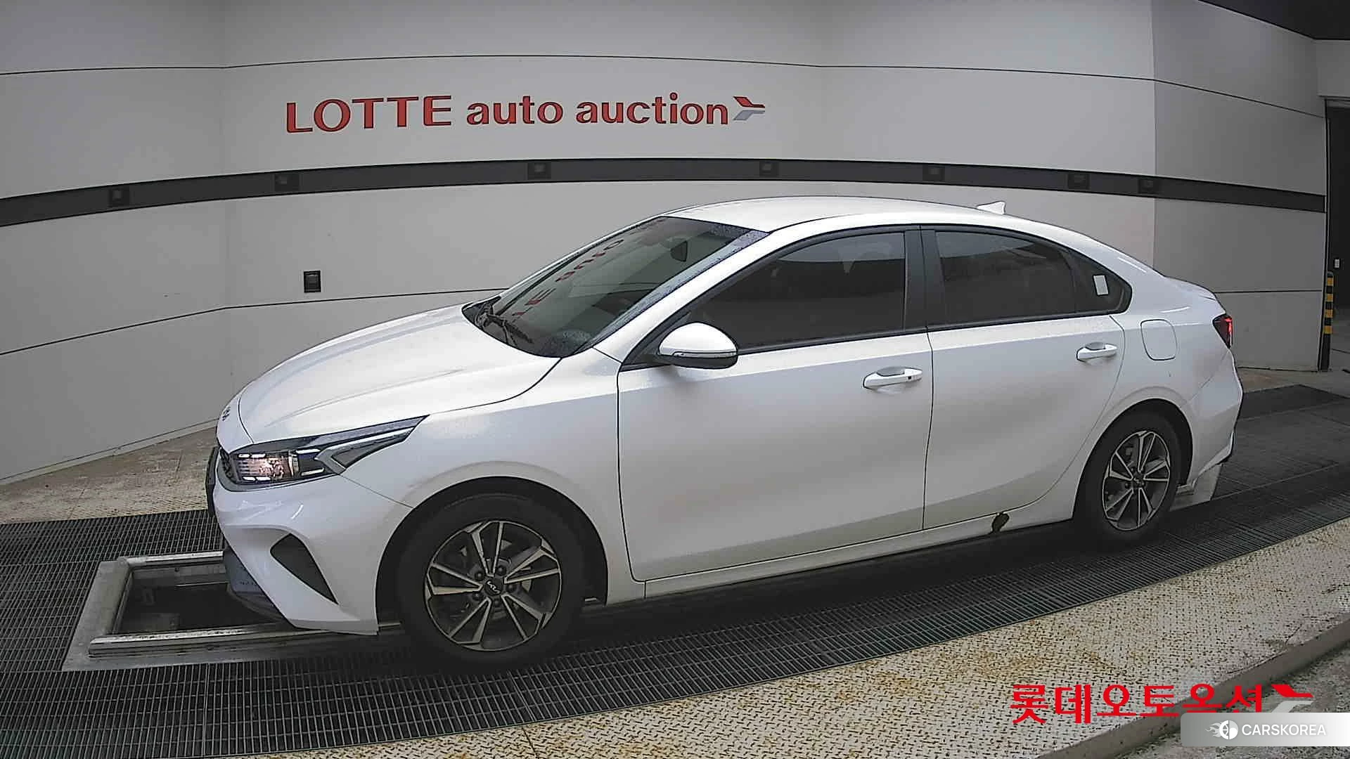 Kia K3 2022 Snow White Pearl из Кореи, фото 3