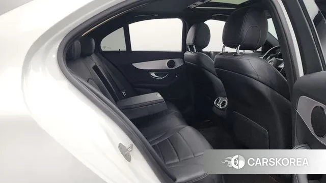 Mercedes-Benz C-Class W205 2018 Белый из Кореи, фото 3