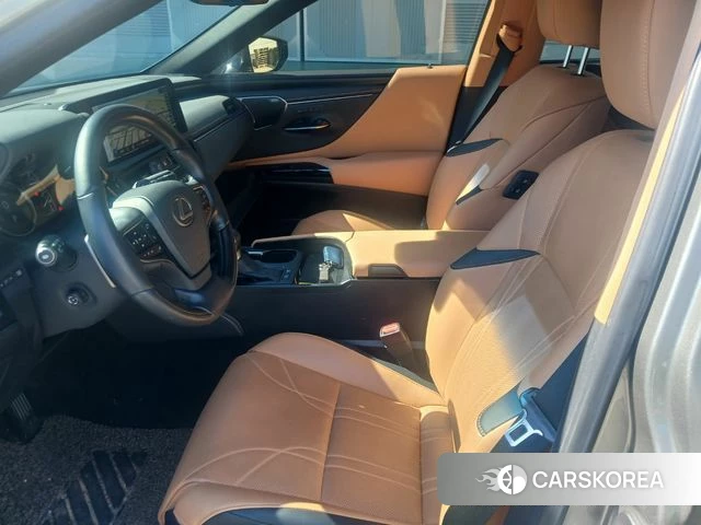 Lexus ES300h 7th generation 2023 Серебристо-серый из Кореи, фото 3