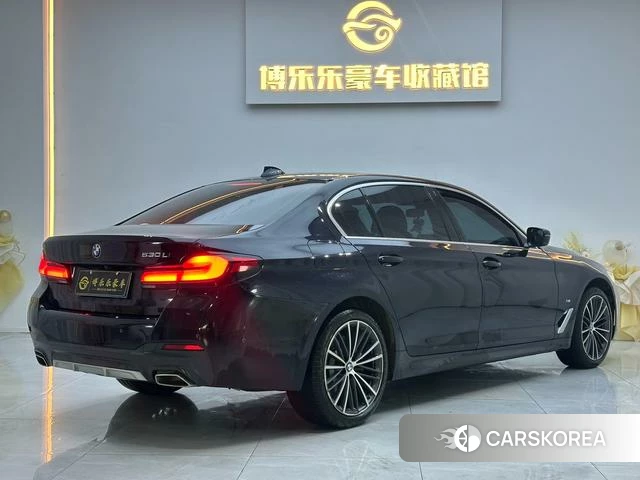 BMW 5 series 2023 Черный из Китая, фото 3