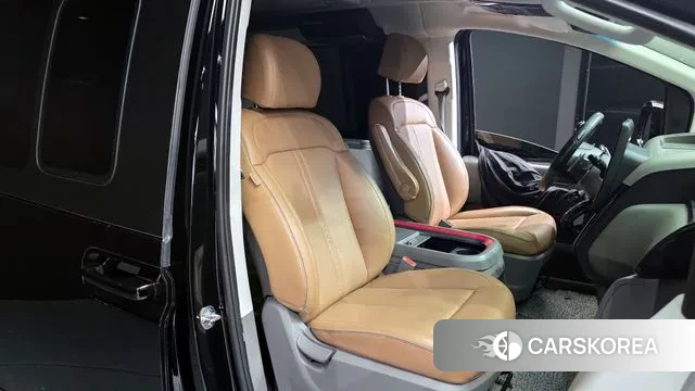 Hyundai Staria 2023 Черный из Кореи, фото 3