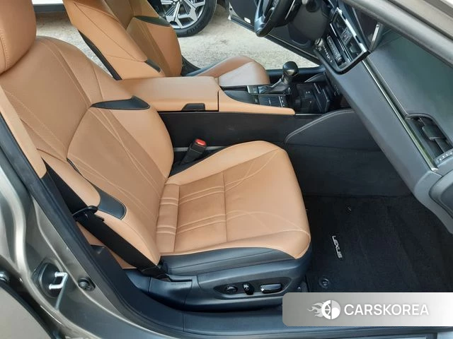 Lexus ES300h 7th generation 2021 Серебристо-серый из Кореи, фото 3