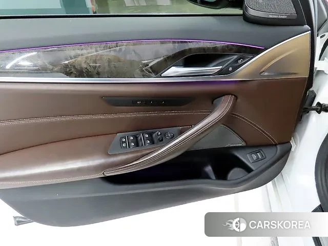 BMW 5 Series (G30) 2018 Белый из Кореи, фото 3