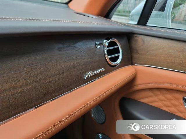 Bentley Bentayga 2024 Жемчужный цвет из Кореи, фото 3