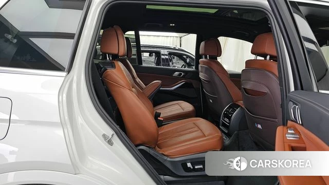 BMW X7 (G07) 2023 Белый из Кореи, фото 3