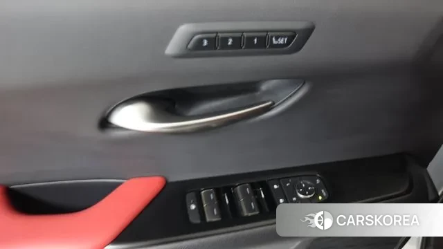 Lexus UX300h 2025 Серебряный из Кореи, фото 3