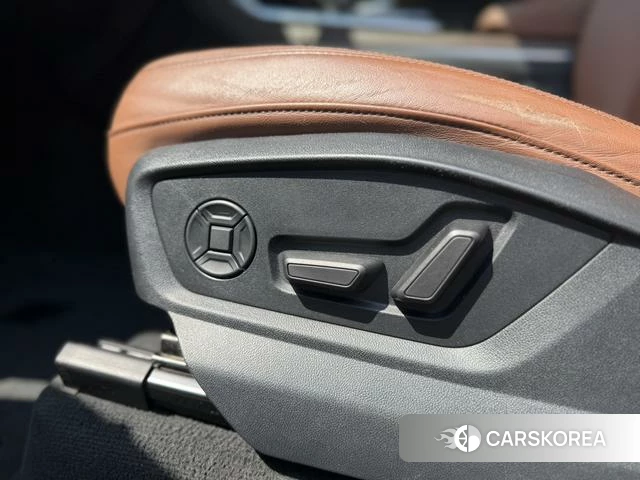 Audi Q7 2021 Черный из Китая, фото 3