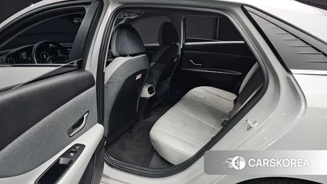 Hyundai Avante (CN7) 2022 Серебристо-серый из Кореи, фото 3