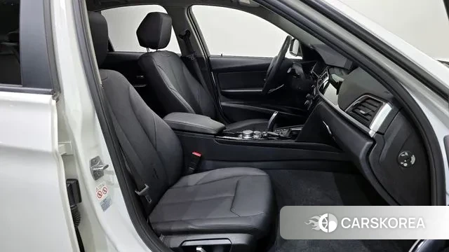 BMW 3 Series (F30) 2018 Белый из Кореи, фото 3