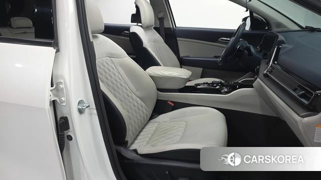 Kia Sportage 5th Generation Hybrid 2023 Белый из Кореи, фото 3