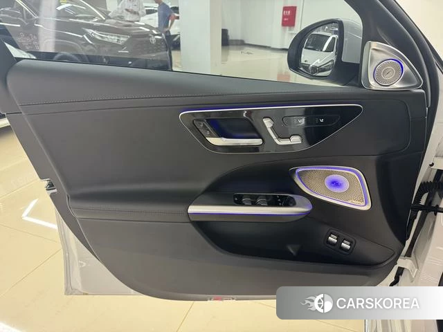Mercedes-Benz C-class PHEV 2024 Белый из Китая, фото 3