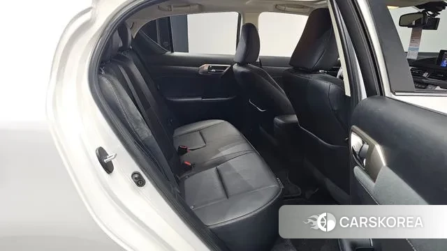 Lexus CT200h 2018 Белый из Кореи, фото 3