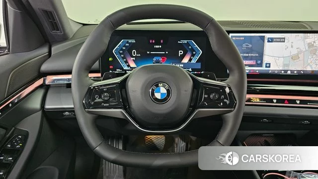 BMW 5 Series (G60) 2025 Черный из Кореи, фото 3