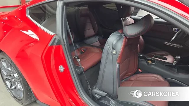 Ford Mustang 7th Generation 2025 Красный из Кореи, фото 3