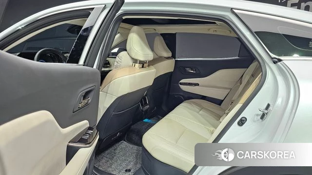 Toyota Crown Crossover 2025 Белый из Кореи, фото 3