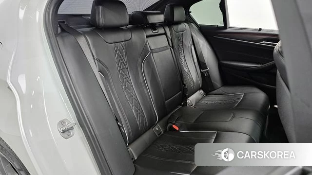 BMW 5 Series (G30) 2018 Белый из Кореи, фото 3