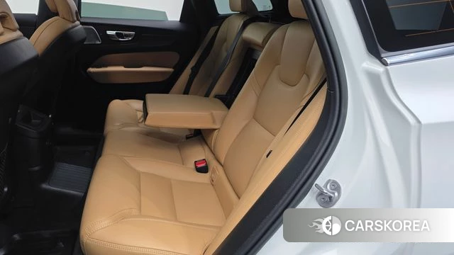 Volvo XC60 second Generation 2022 Белый из Кореи, фото 3