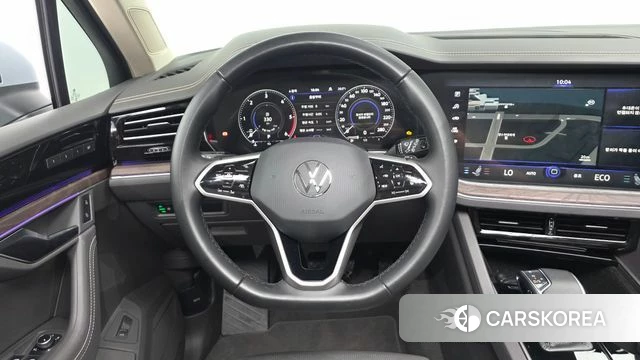 Volkswagen Touareg 3rd generation 2023 Серебряный из Кореи, фото 3
