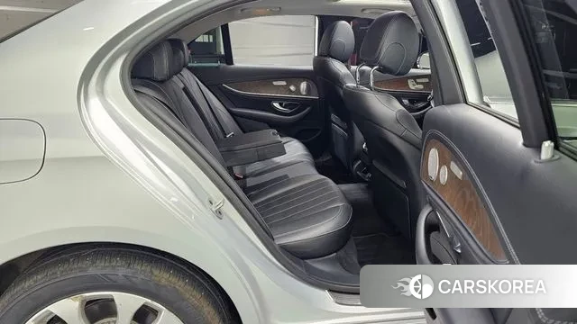 Mercedes-Benz E-Class W213 2018 Серебряный из Кореи, фото 3