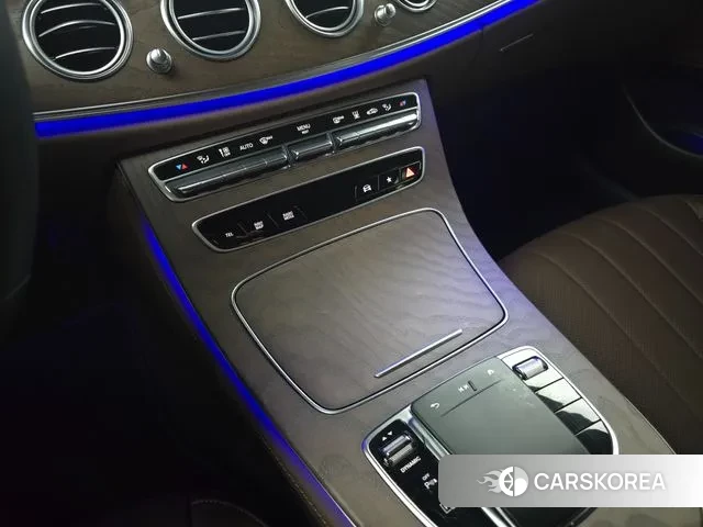 Mercedes-Benz E-Class W213 2022 Белый из Кореи, фото 3