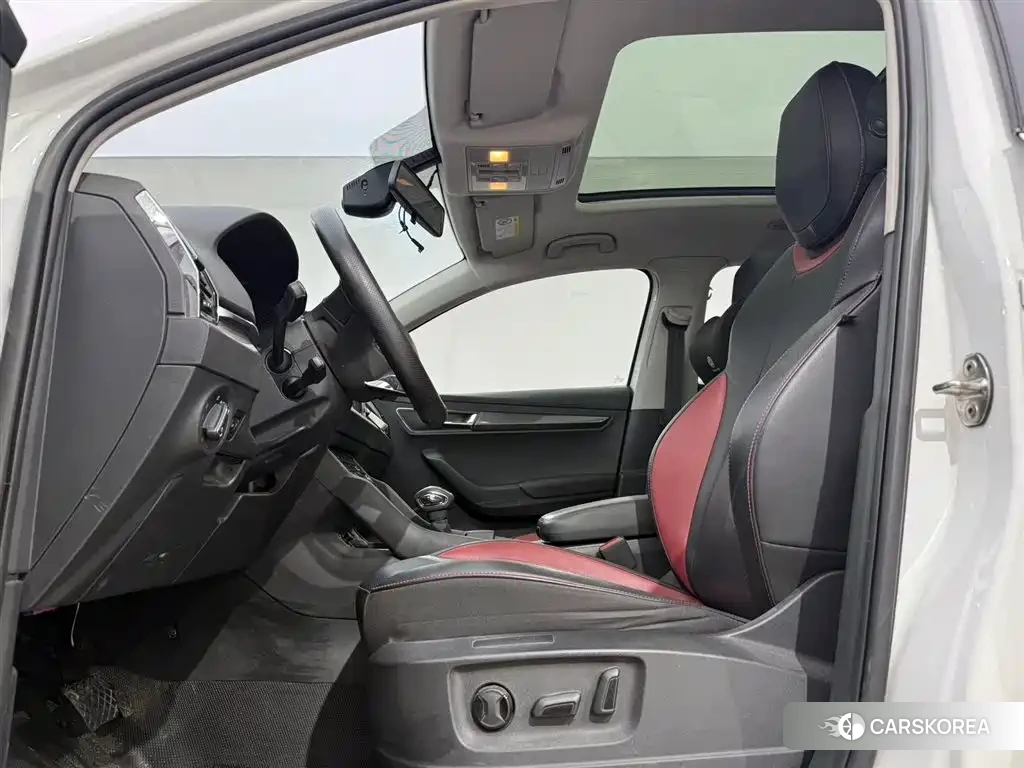 Skoda Krok 2023 Белый из Китая, фото 3