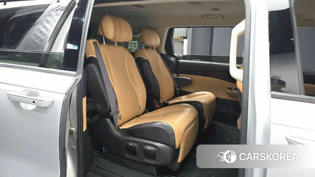 Kia Carnival 4th generation 2022 Серебряный из Кореи, фото 3